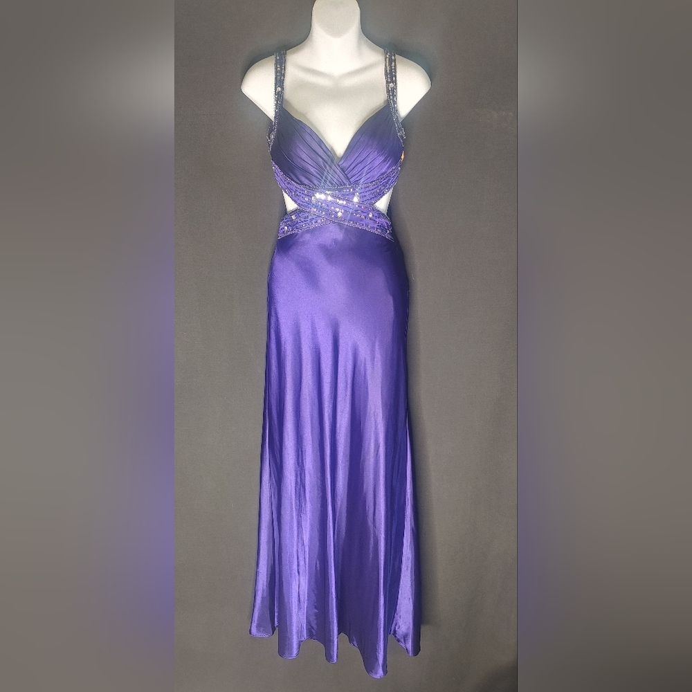Hailey Logan prom dress